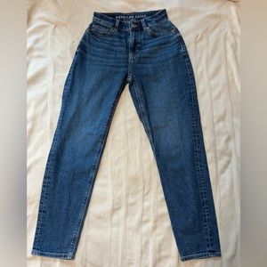 Women’s 000 American Eagle mom jeans dark wash